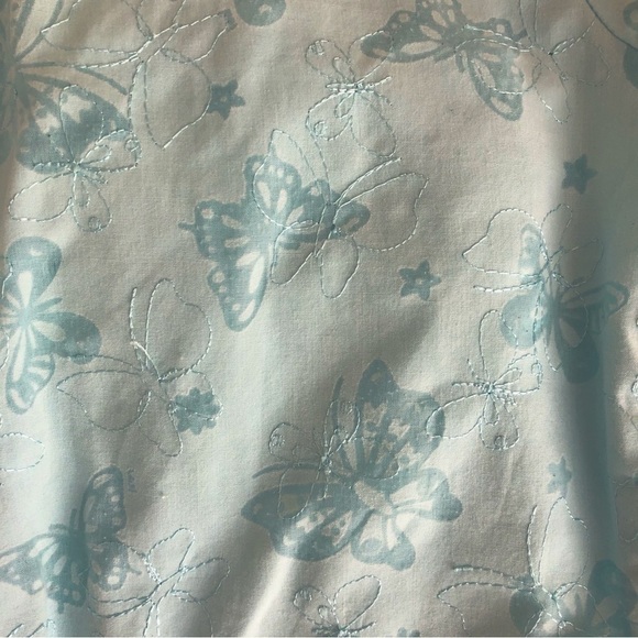 KOI turquoise scrub uniform top. Butterfly print & embroidery. Size XS - Picture 9 of 9